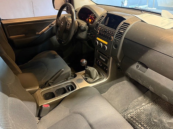 Nissan D40 Navara double cab 12 of 13