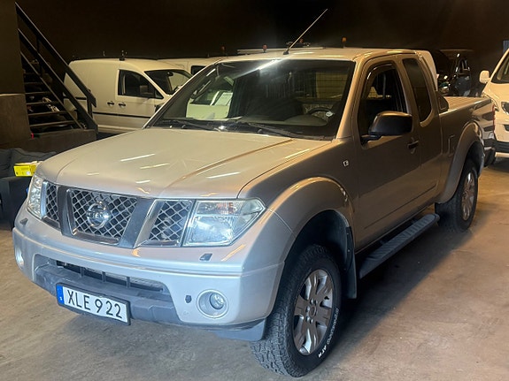 Nissan D40 Navara double cab 2 of 5