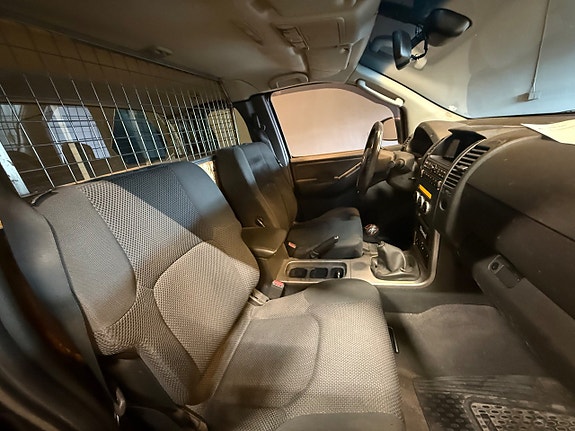 Nissan D40 Navara double cab 13 of 13