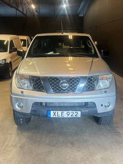 Nissan D40 Navara double cab 3 of 5