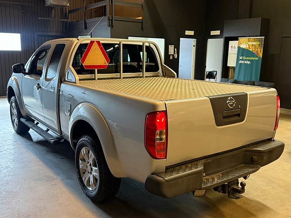 Nissan D40 Navara double cab 8 of 13