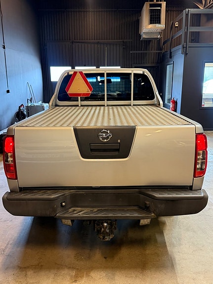 Nissan D40 Navara double cab 7 of 13
