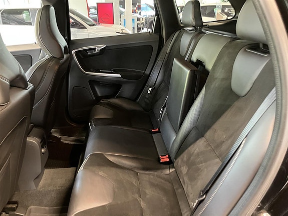 Volvo XC60 10 of 14