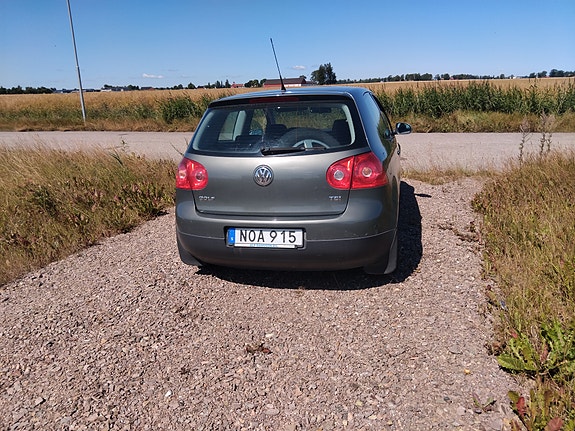 Volkswagen Golf V 2 of 5