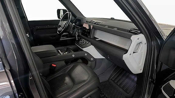 Land Rover Defender 110 3 of 5