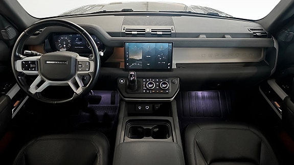 Land Rover Defender 110 4 of 5