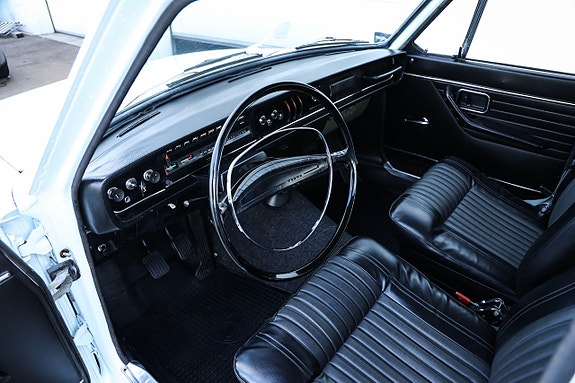 Volvo 144 11 of 17