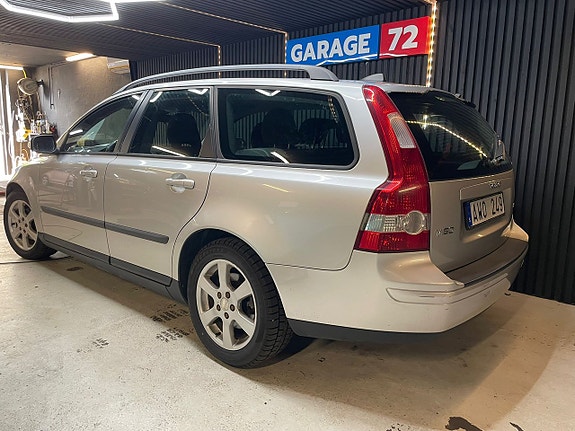 Volvo V50 2 of 13