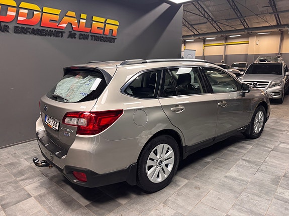 Subaru Outback 2 of 5