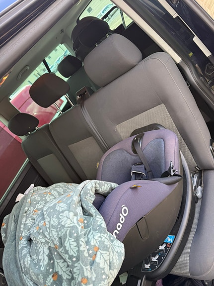 Volkswagen Caravelle 3 of 3