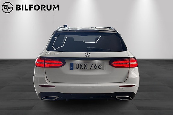 Mercedes-Benz E200 5 of 5