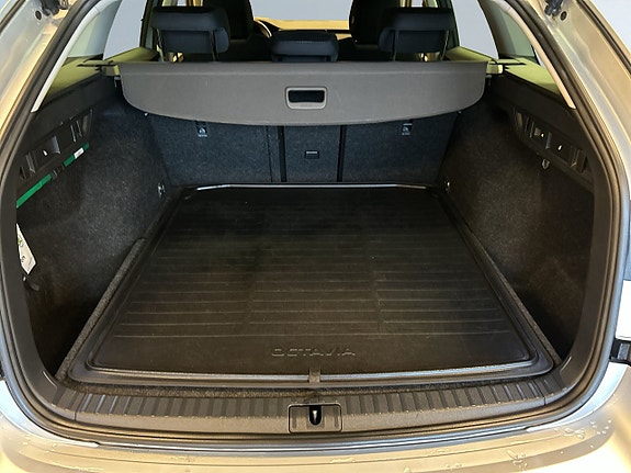Skoda Octavia Scout 12 of 24