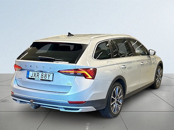 Skoda Octavia Scout 6 of 24