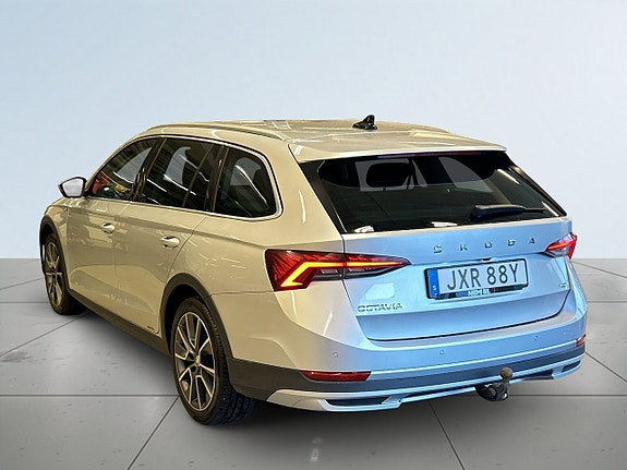 Skoda Octavia Scout 5 of 24
