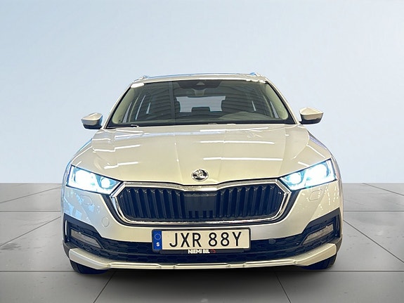 Skoda Octavia Scout 2 of 24