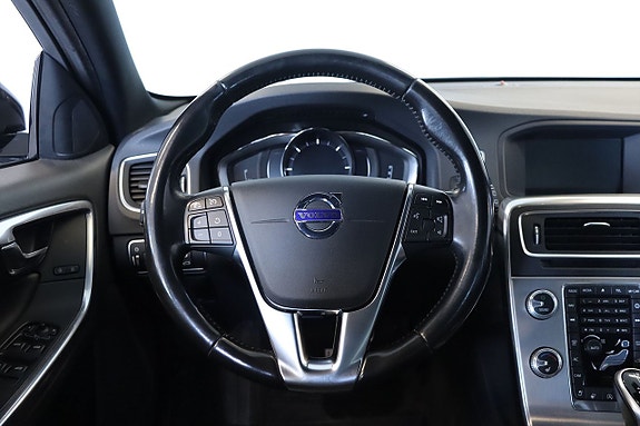 Volvo V60 Cross Country 8 of 22