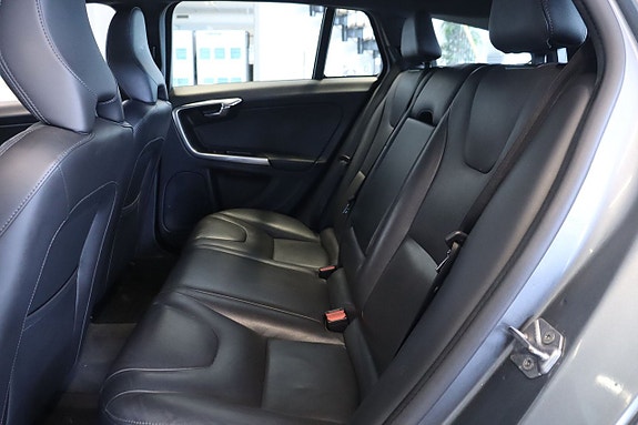 Volvo V60 Cross Country 19 of 22
