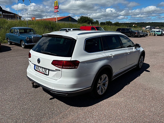Volkswagen Passat Alltrack 3 of 5