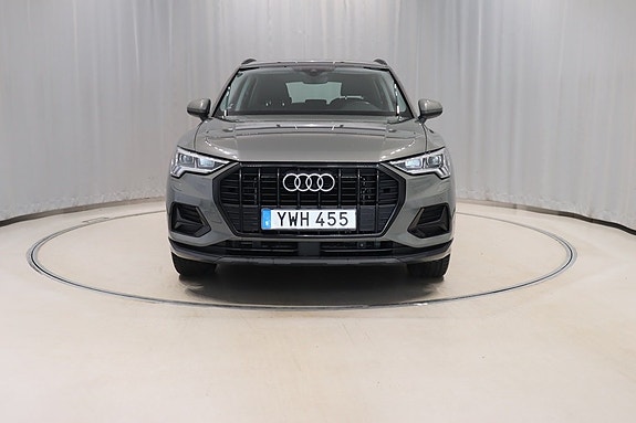 Audi Q3 2 of 5