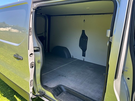 Renault Trafic 5 of 5