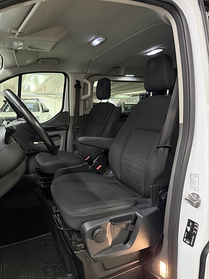 Ford Transit Custom 13 of 25