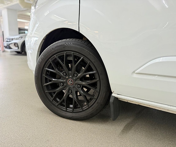 Ford Transit Custom 11 of 25