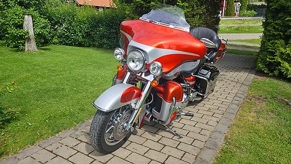 Harley-Davidson ELECTRA GLIDE ULTRA CVO 2 of 7