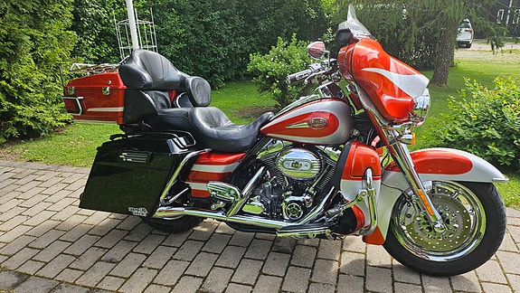 Harley-Davidson ELECTRA GLIDE ULTRA CVO 3 of 7