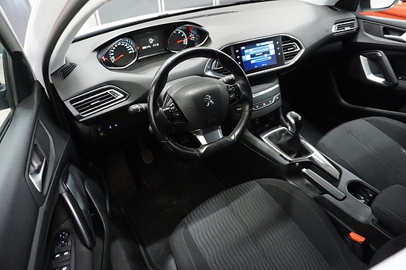 Peugeot 308 SW 18 of 24