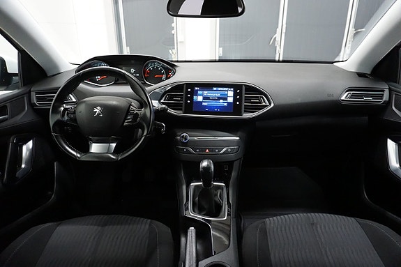 Peugeot 308 SW 2 of 5