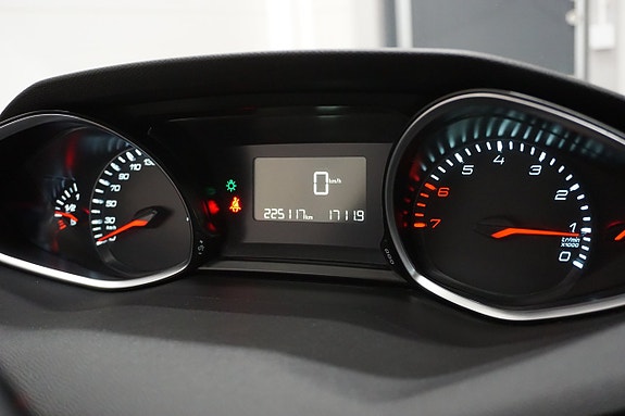 Peugeot 308 SW 19 of 24