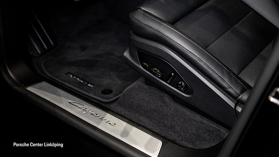 Porsche Cayenne Coupe 21 of 26