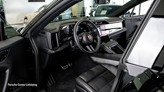 Porsche Cayenne Coupe 10 of 26