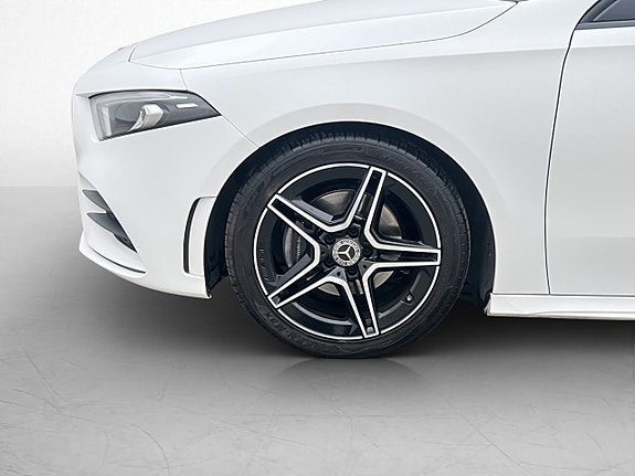 Mercedes-Benz A200 26 of 29