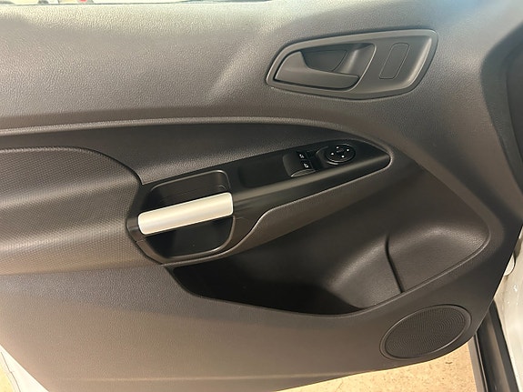 Ford Transit Connect 13 of 18