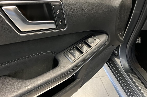 Mercedes-Benz E300 de 8 of 22