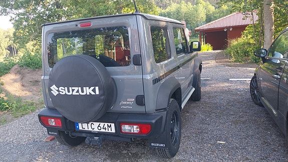 Suzuki Jimny 2 of 2