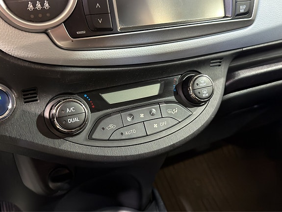 Toyota Yaris 25 of 25
