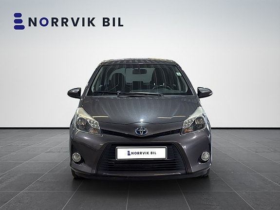 Toyota Yaris 2 of 5
