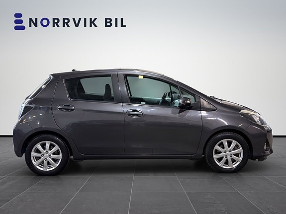 Toyota Yaris 3 of 5