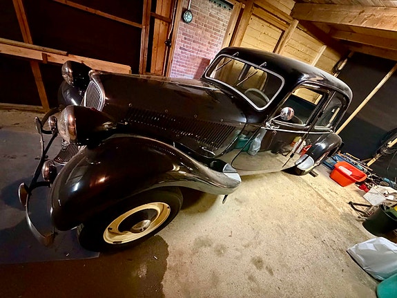 Citroen Traction Avant 2 of 5