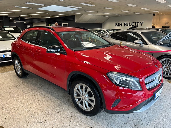 Mercedes-Benz GLA200 3 of 14