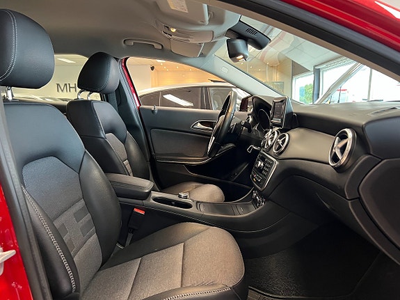 Mercedes-Benz GLA200 10 of 14