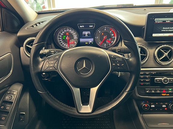 Mercedes-Benz GLA200 7 of 14