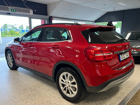 Mercedes-Benz GLA200 5 of 14