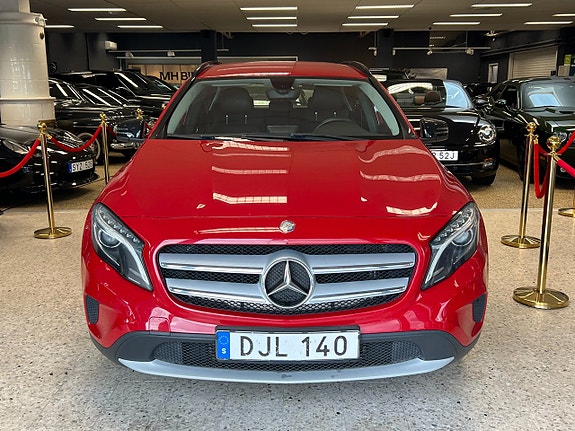 Mercedes-Benz GLA200 2 of 14