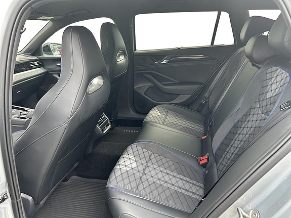 Volkswagen Passat 11 of 16