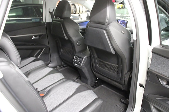 Peugeot 5008 17 of 22