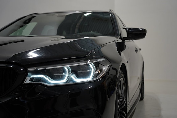 BMW 530i 3 of 5