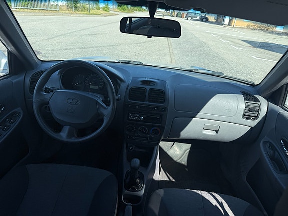 Hyundai Accent 5 of 10